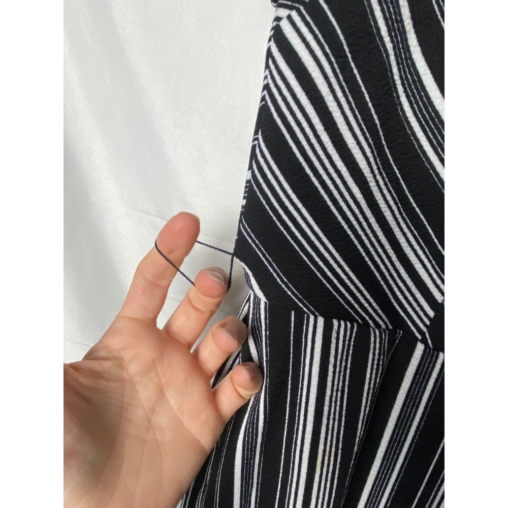 Roz & Ali cropped Jumpsuit Women's 10 Black White Striped Career V Neck Pockets - Picture 4 of 9
